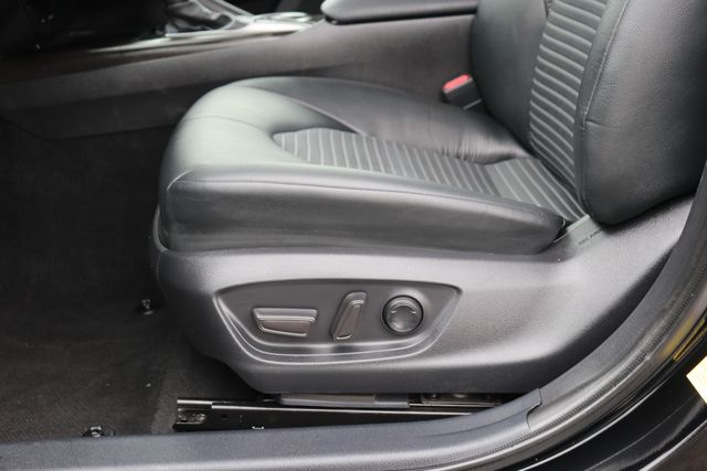 Vehicle image 8 of 24