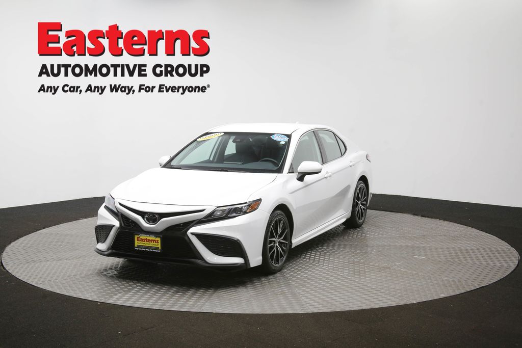 2024 Toyota Camry SE Image 3 of 65