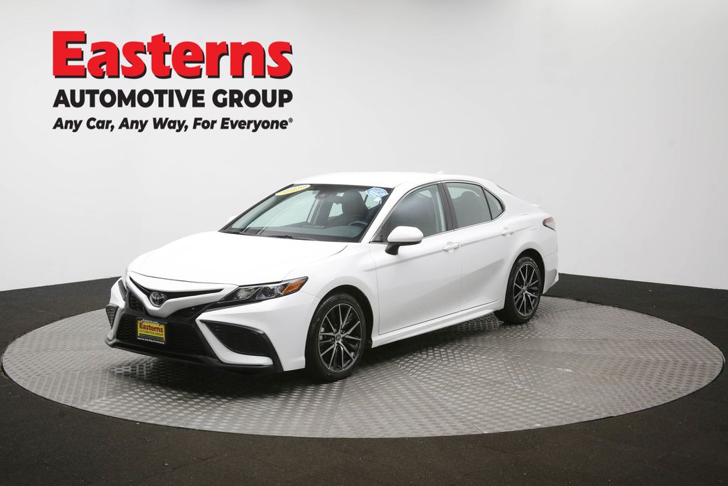 2024 Toyota Camry SE Image 1 of 65