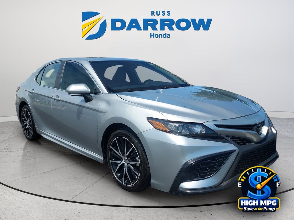 2024 Toyota Camry SE Image 2 of 32