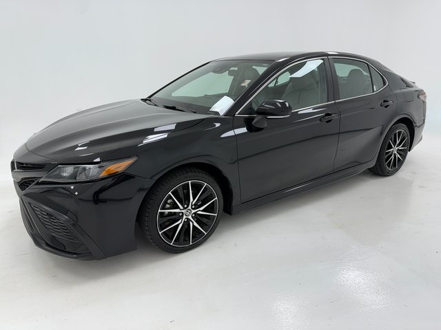 2024 Toyota Camry SE Image 2 of 41