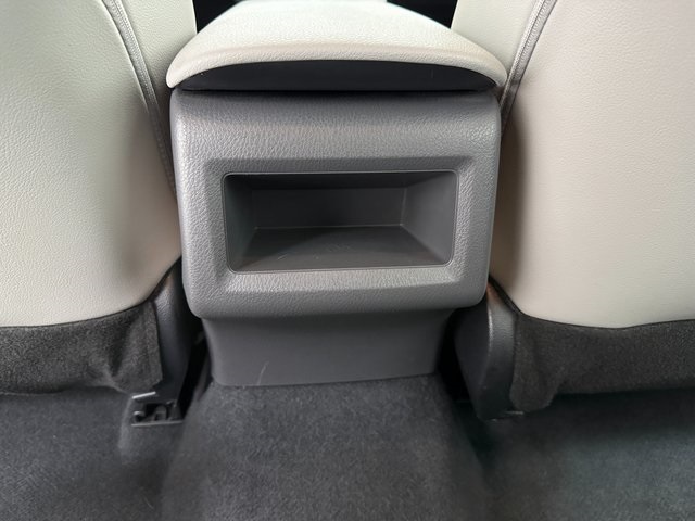 2024 Toyota Camry SE Image 32 of 41