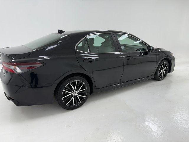 2024 Toyota Camry SE Image 7 of 41