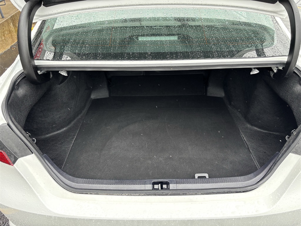 Vehicle image 23 of 25