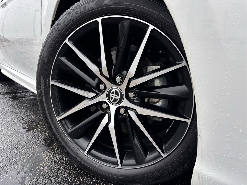 Vehicle image 7 of 25