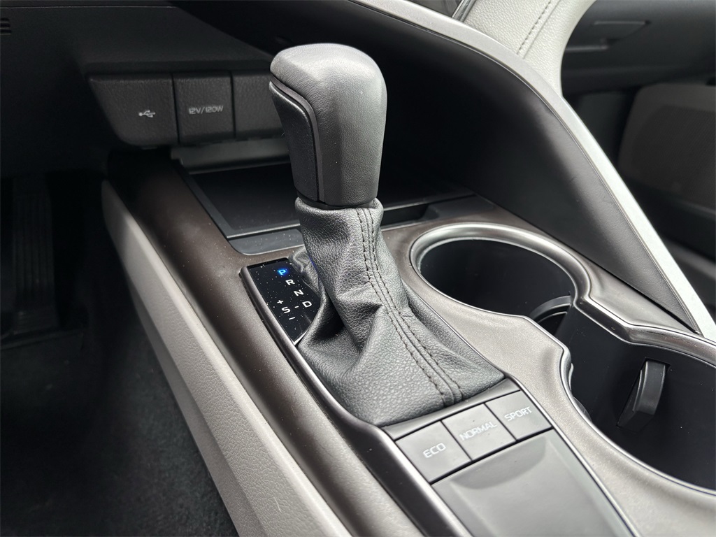 Vehicle image 16 of 25