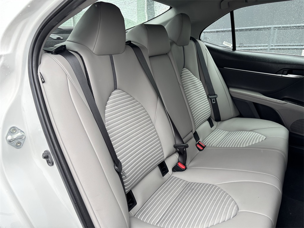 Vehicle image 22 of 25