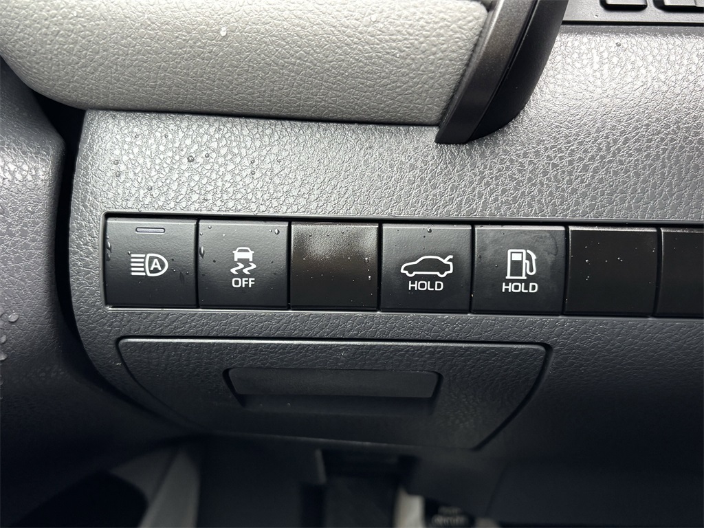 Vehicle image 17 of 25