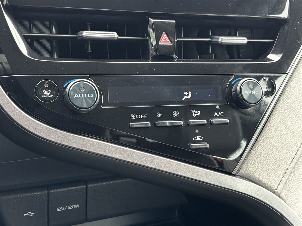 Vehicle image 14 of 25