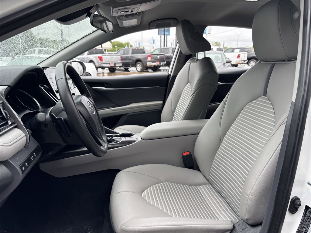 Vehicle image 19 of 25