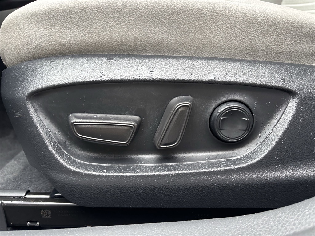 Vehicle image 20 of 25