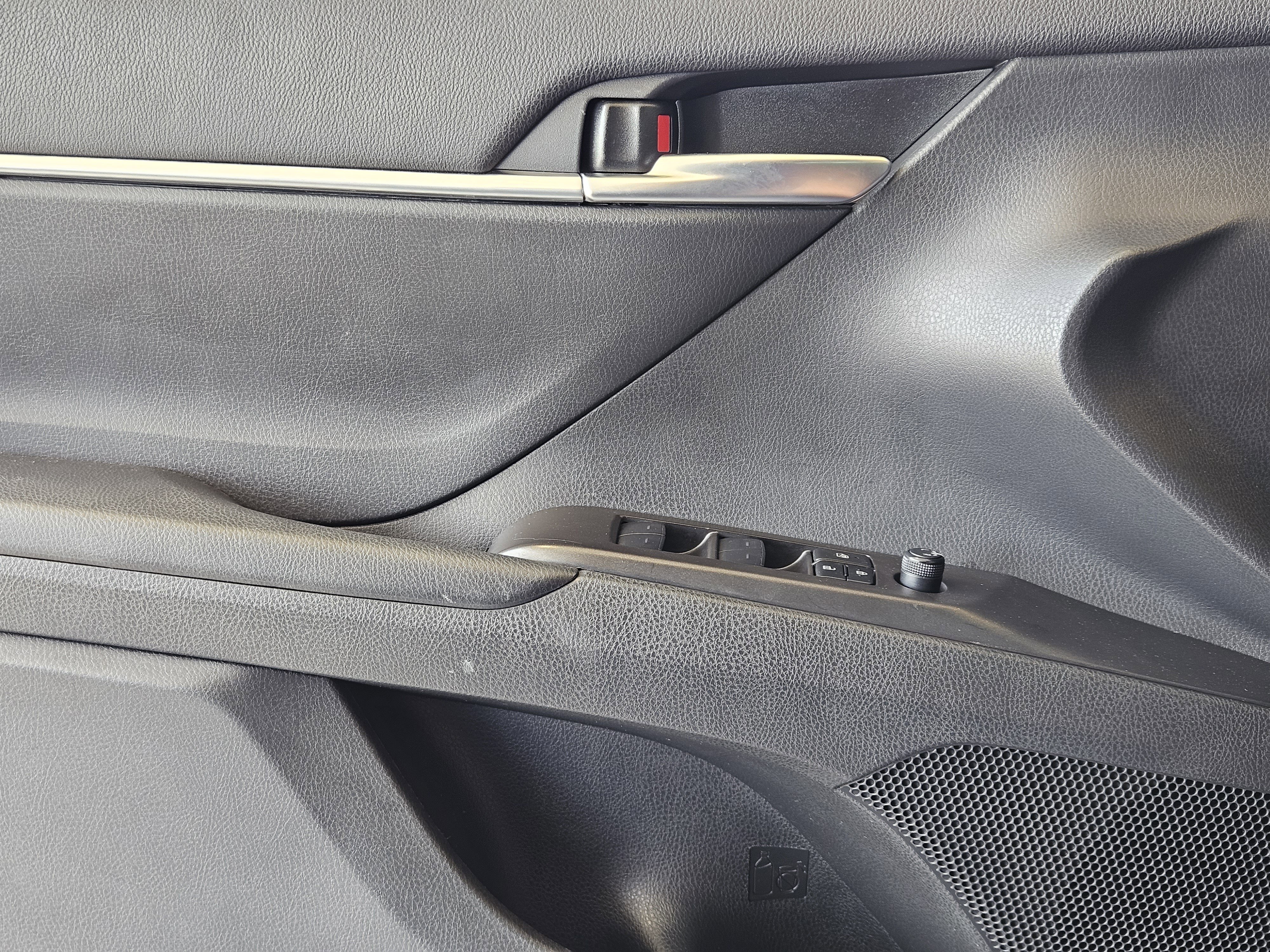 Vehicle image 15 of 22