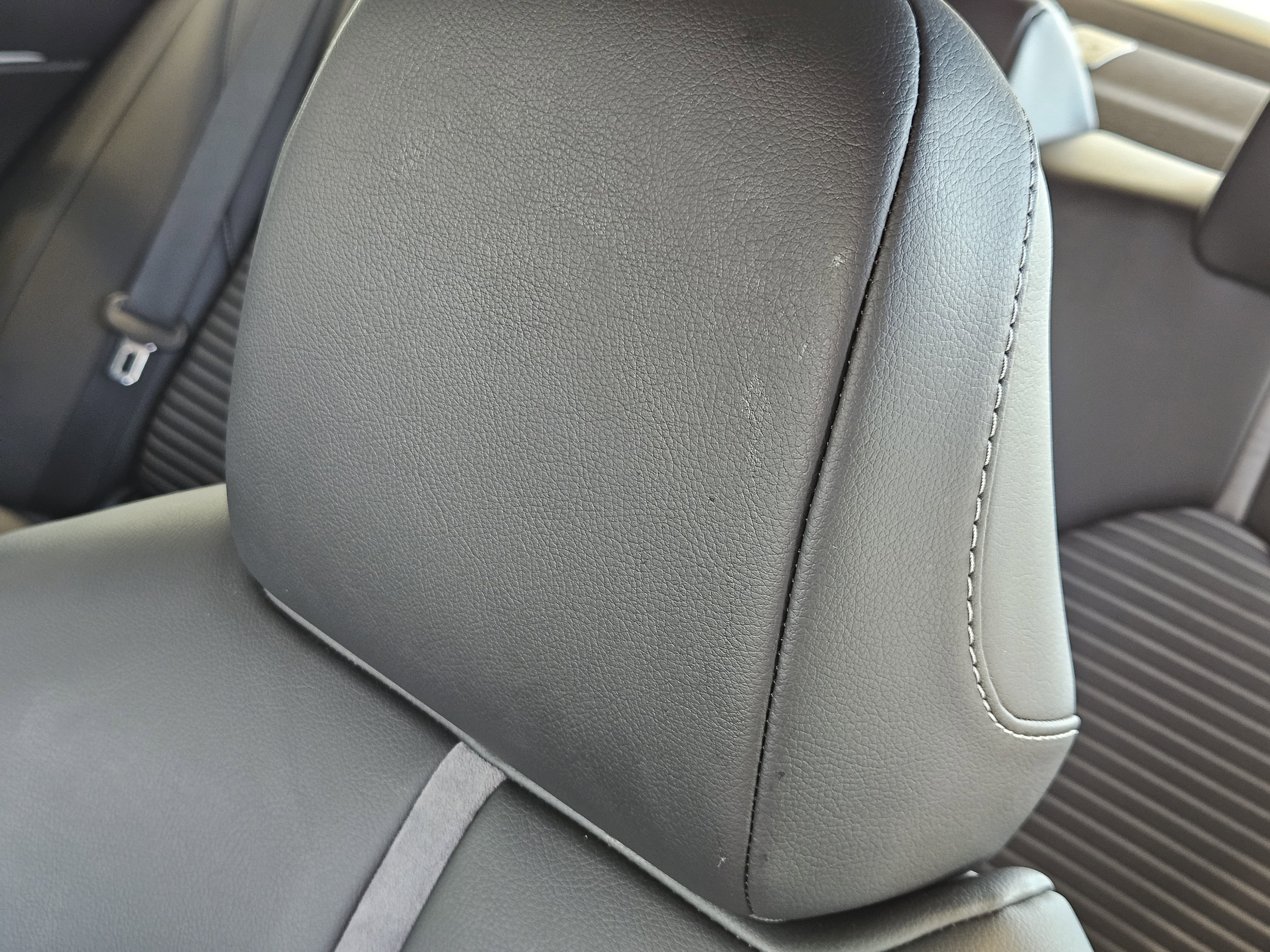Vehicle image 10 of 22