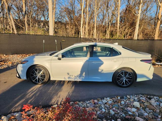 2024 Toyota Camry SE Image 8 of 36