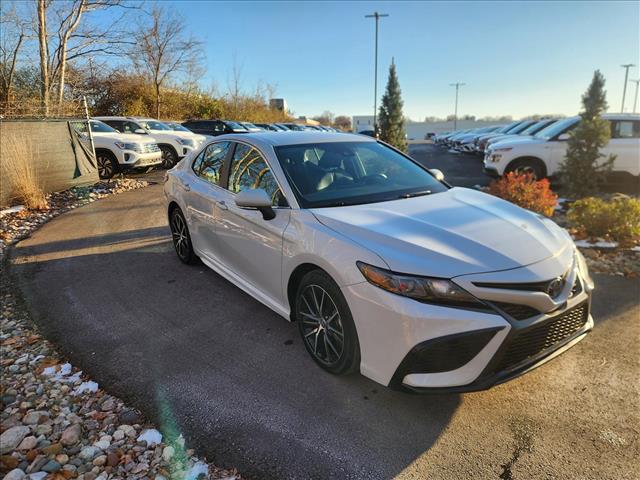 2024 Toyota Camry SE Image 1 of 36