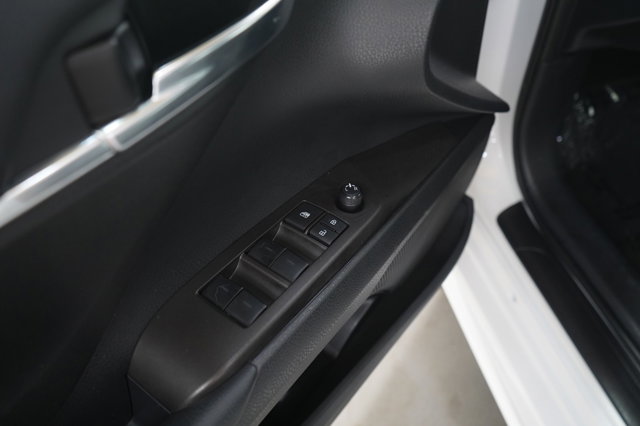 Vehicle image 18 of 27