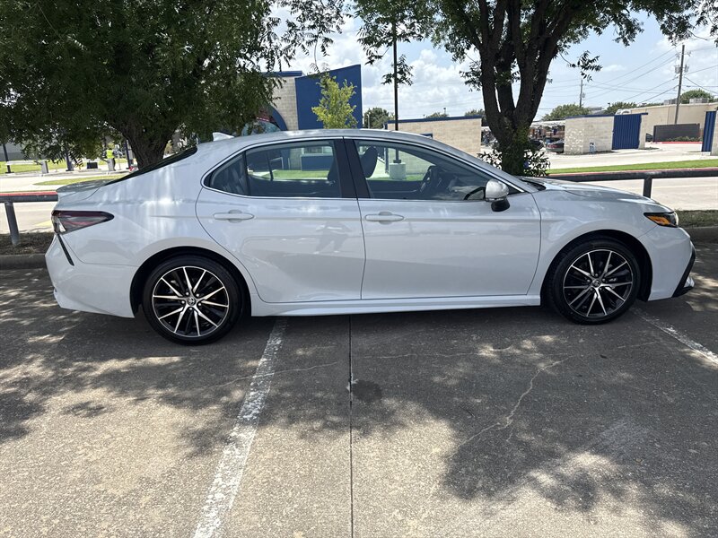 Vehicle image 6 of 28