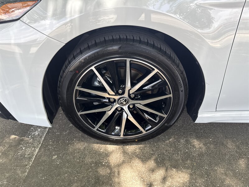 Vehicle image 10 of 28