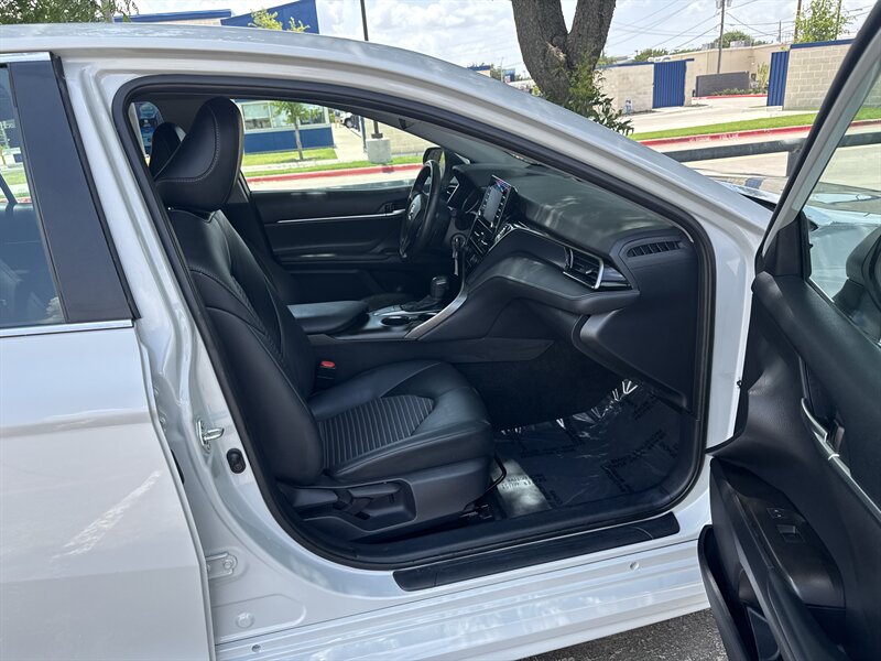 Vehicle image 13 of 28