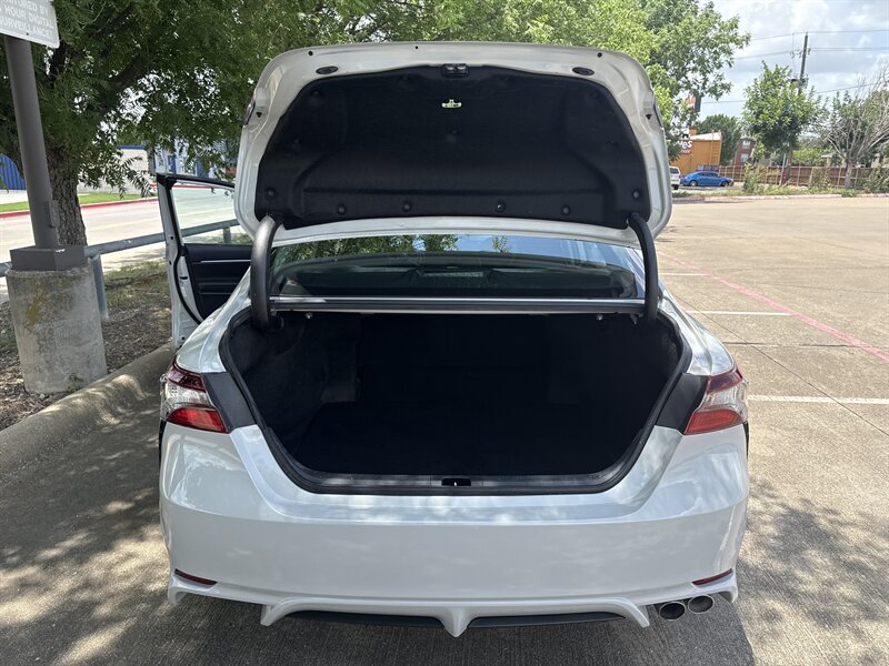 Vehicle image 12 of 28