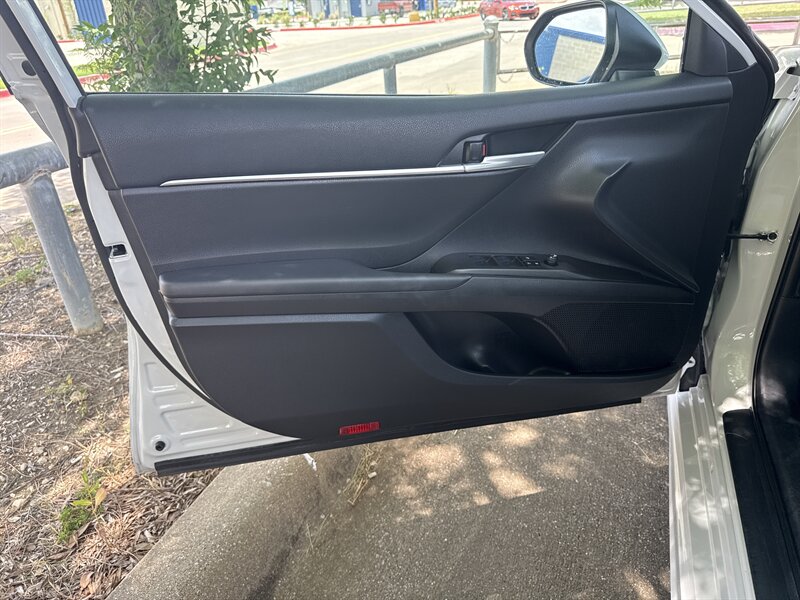 Vehicle image 22 of 28