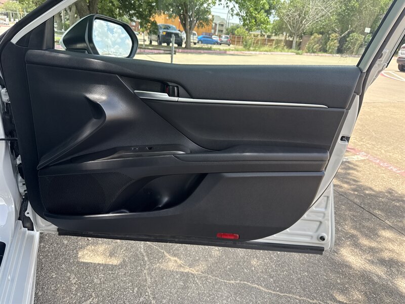 Vehicle image 23 of 28