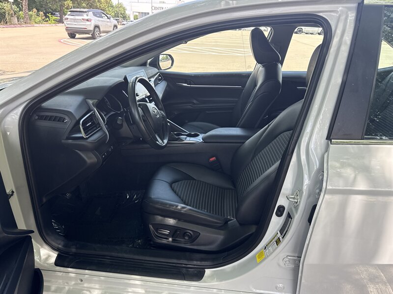 Vehicle image 26 of 28
