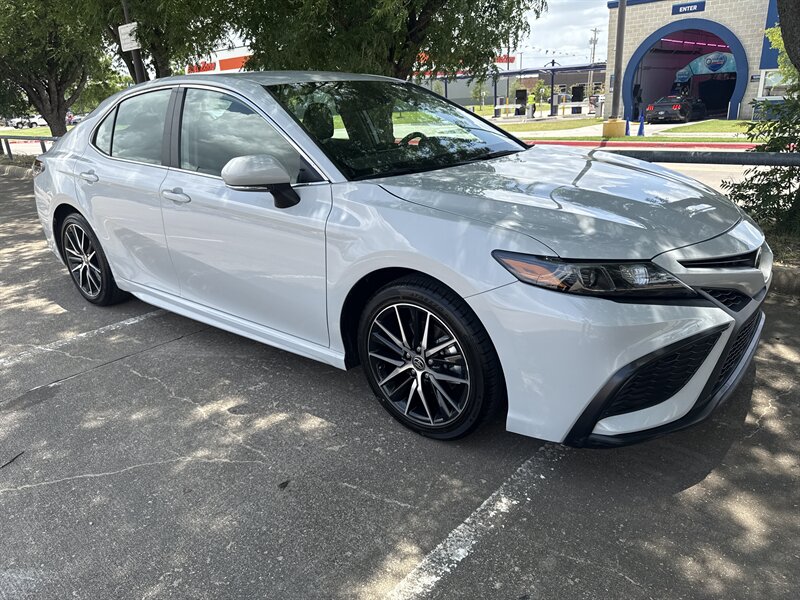 Vehicle image 5 of 28