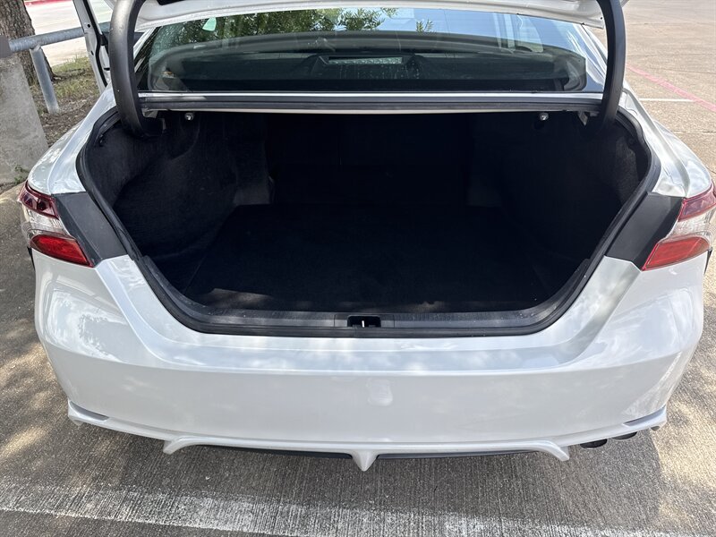 Vehicle image 11 of 28