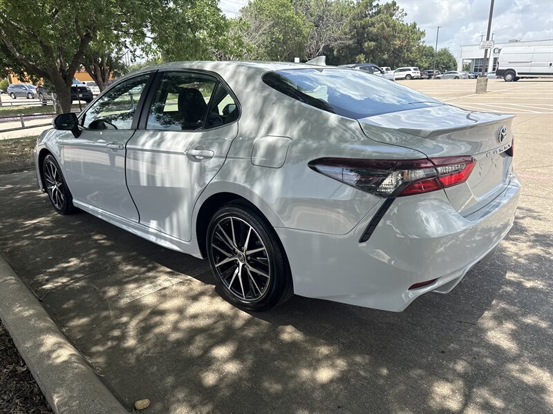 Vehicle image 9 of 28