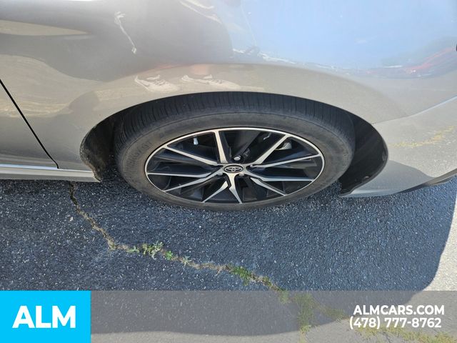 Vehicle image 16 of 25