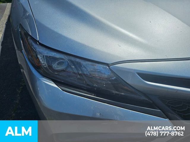 Vehicle image 21 of 25