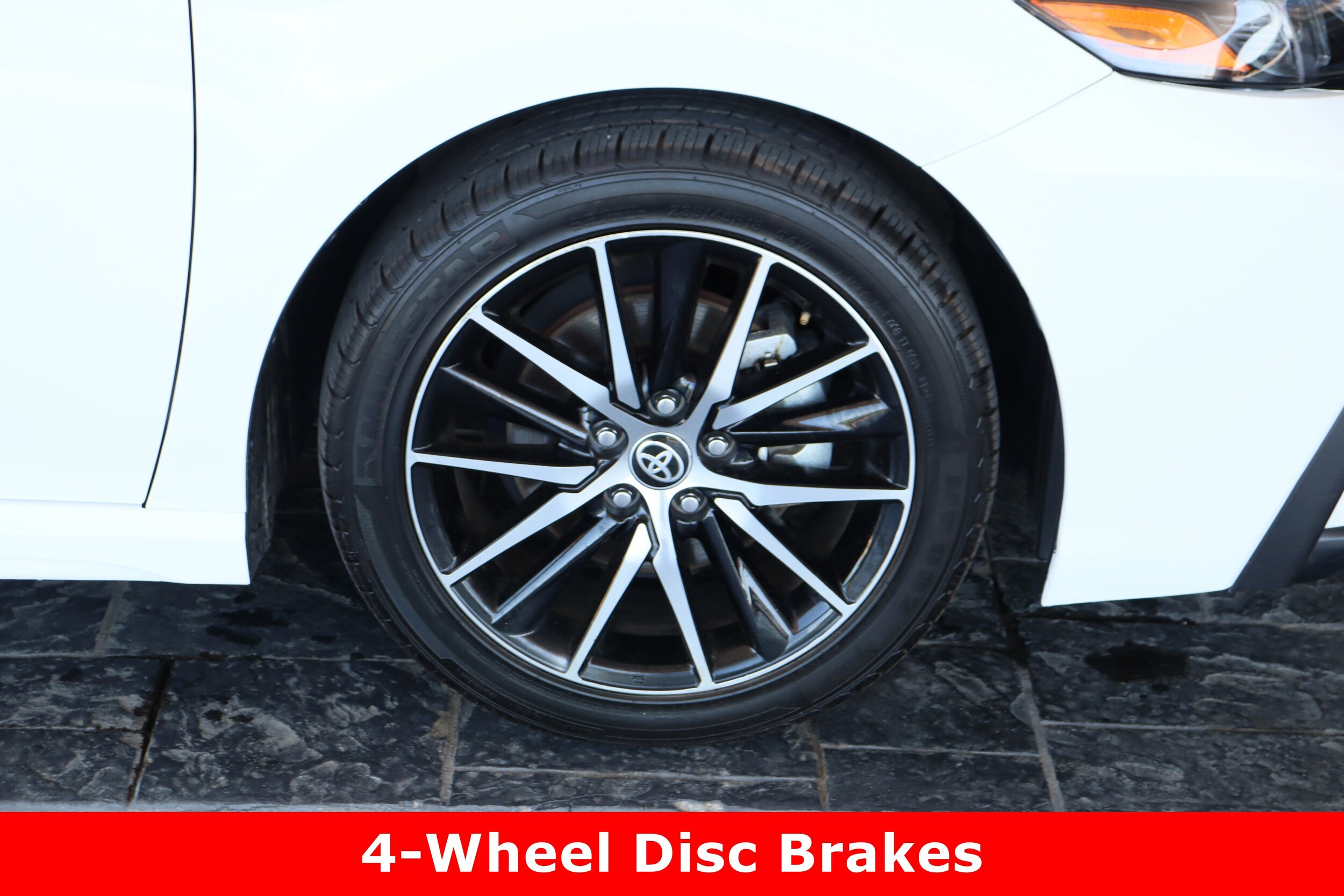 Vehicle image 13 of 44