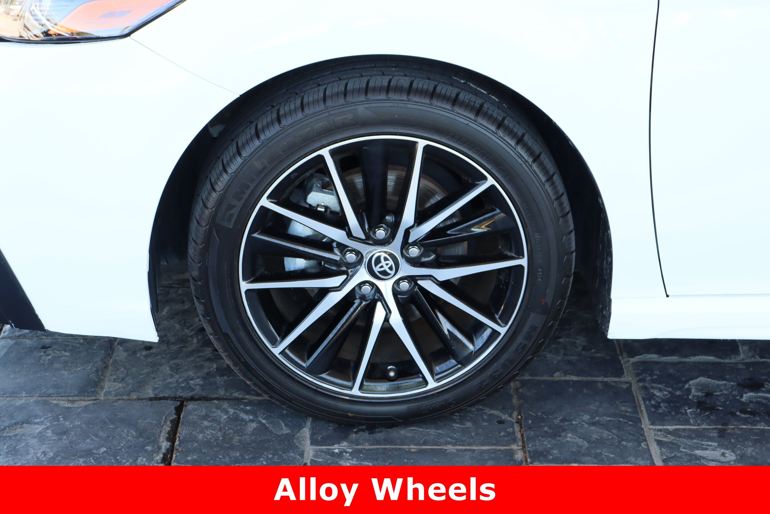 Vehicle image 10 of 44