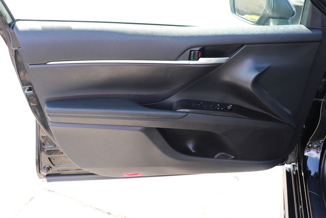 Vehicle image 8 of 26