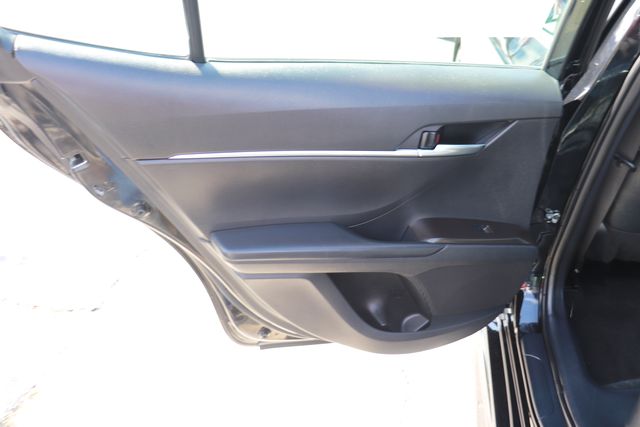 Vehicle image 11 of 26