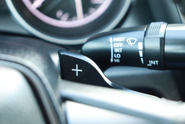 Vehicle image 21 of 26
