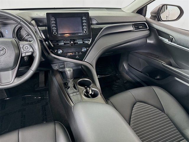 Vehicle image 17 of 20