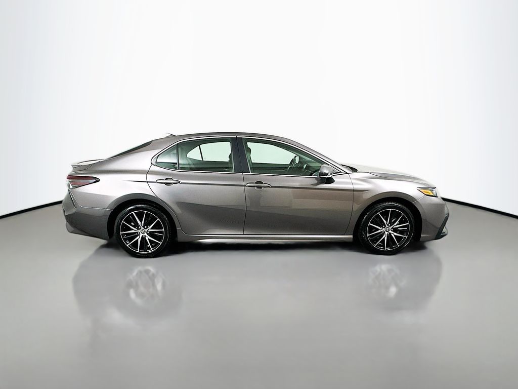 2024 Toyota Camry SE Image 4 of 30