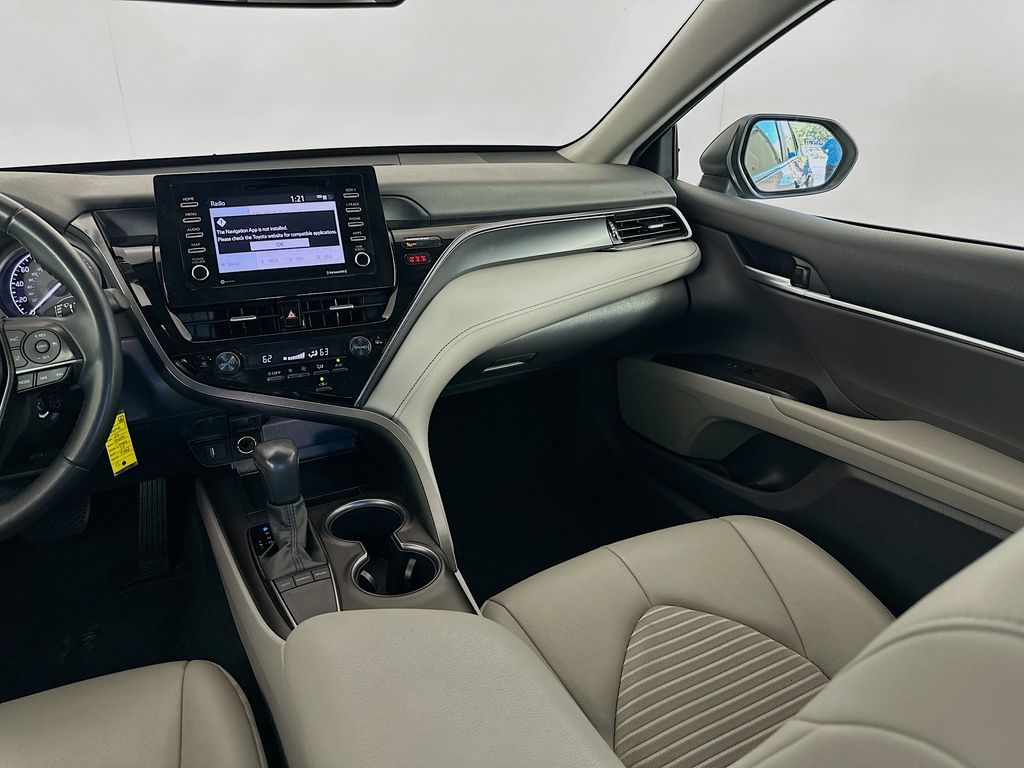 2024 Toyota Camry SE Image 18 of 30