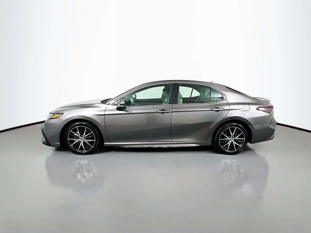 2024 Toyota Camry SE Image 8 of 30