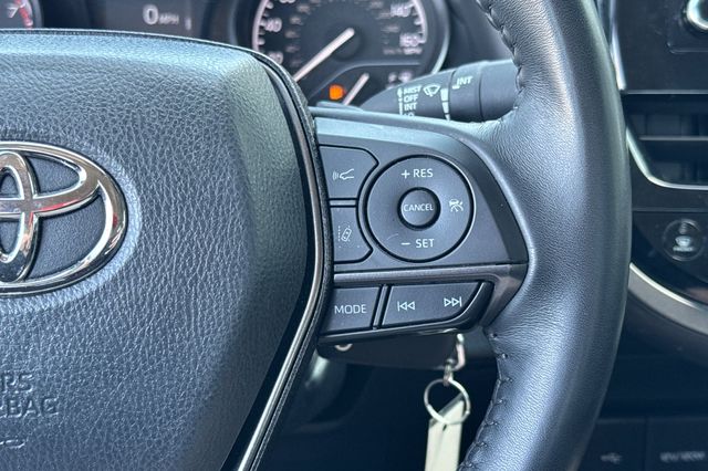 Vehicle image 27 of 34