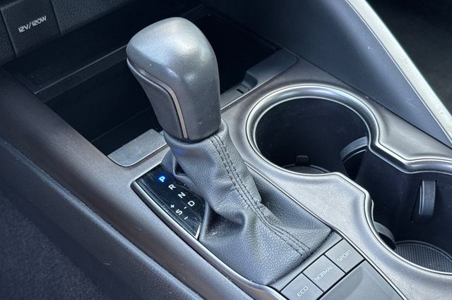 Vehicle image 24 of 34
