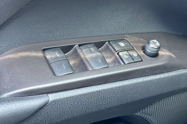 Vehicle image 14 of 34