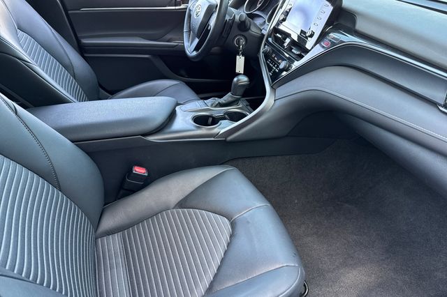 Vehicle image 18 of 34