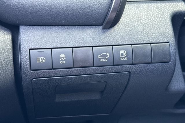 Vehicle image 32 of 34