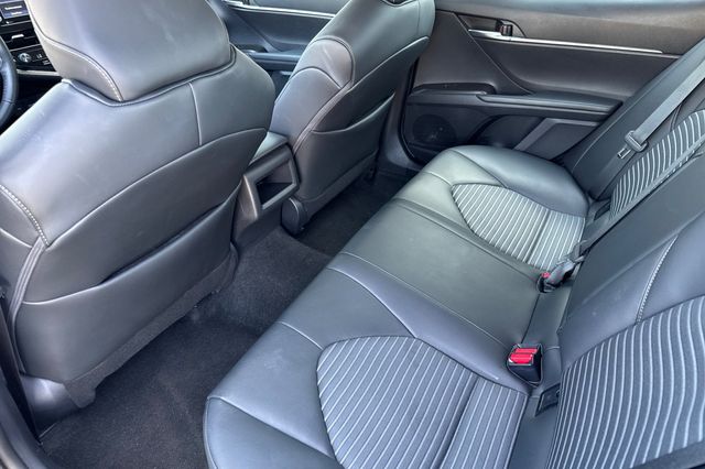 Vehicle image 15 of 34