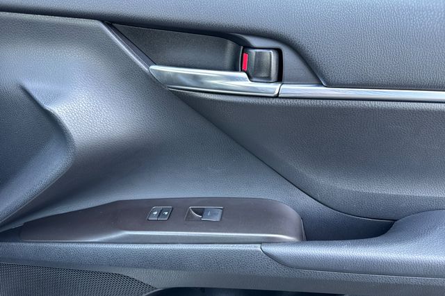 Vehicle image 20 of 34