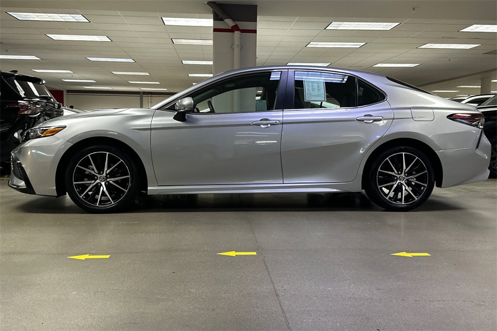 2024 Toyota Camry SE Image 9 of 27