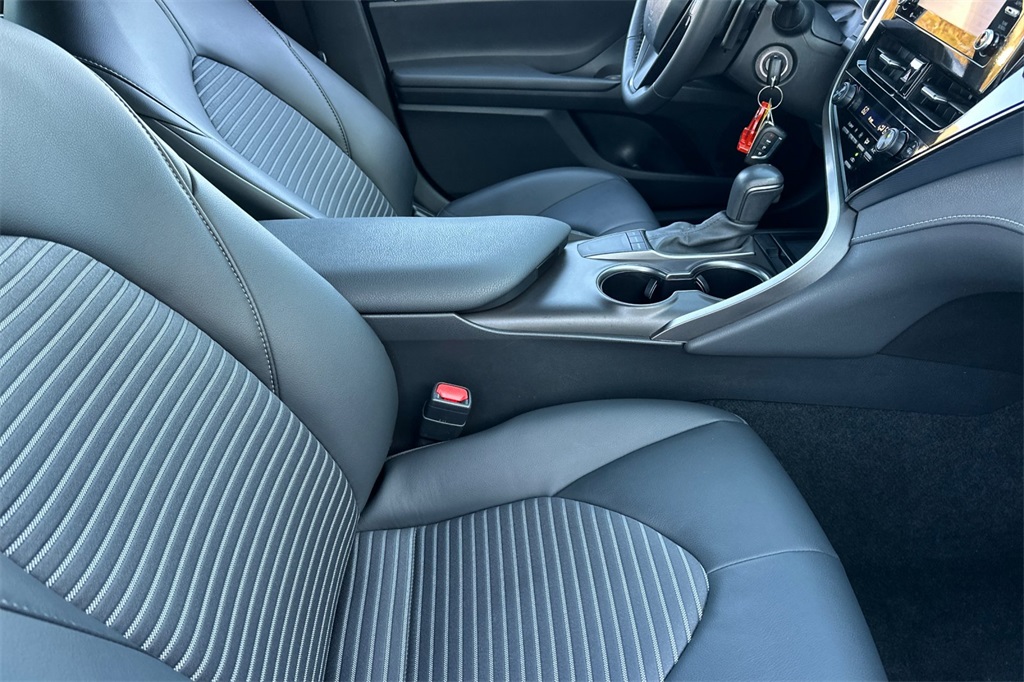 2024 Toyota Camry SE Image 13 of 27